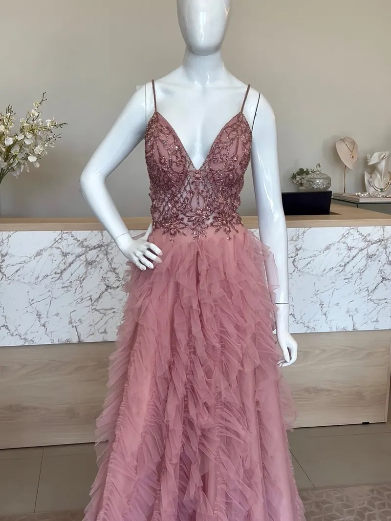 Vestido rosa com saia de tule